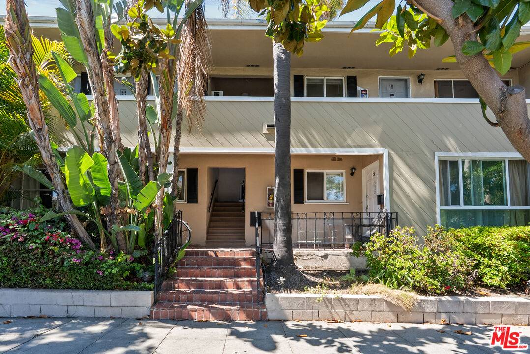 Beverly Hills, CA 90211,272 S Doheny Dr #1