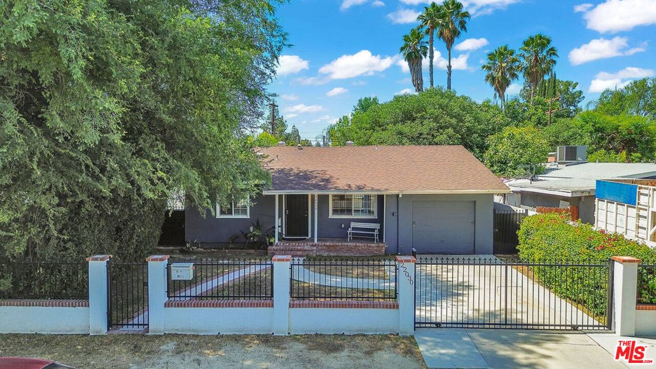 Canoga Park, CA 91303,22030 Schoolcraft St