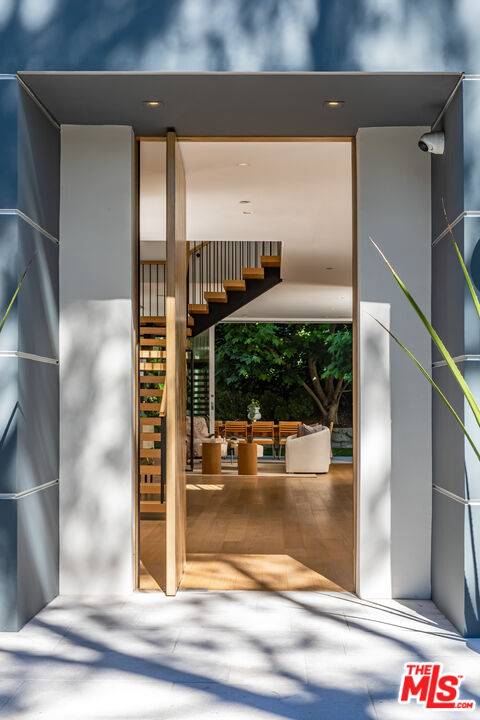 Beverly Hills, CA 90210,9011 Alto Cedro Dr