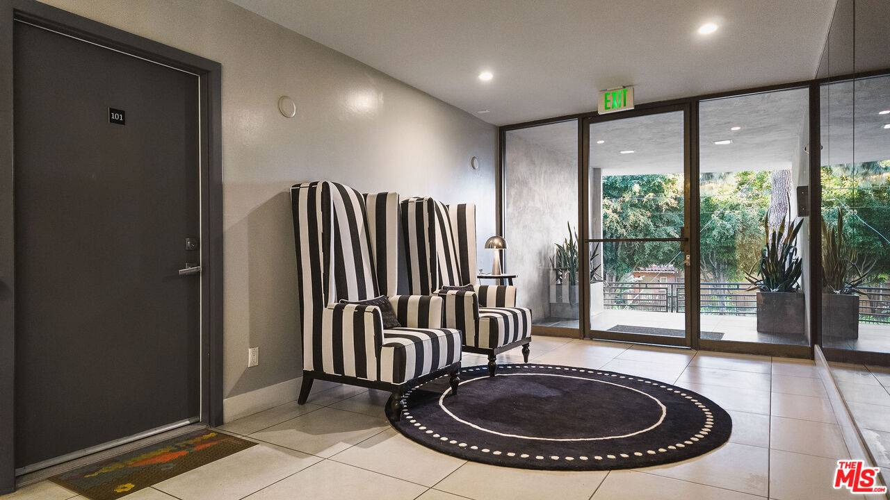 West Hollywood, CA 90069,8755 Shoreham Dr #402