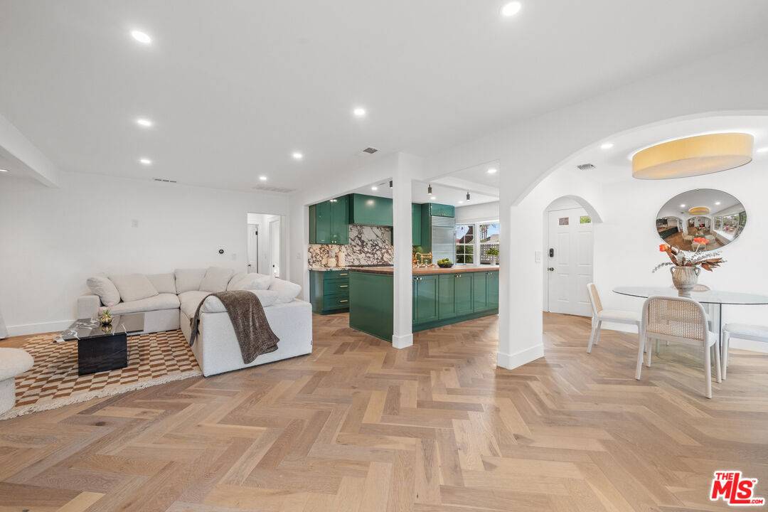 West Hollywood, CA 90069,9024 Keith Ave