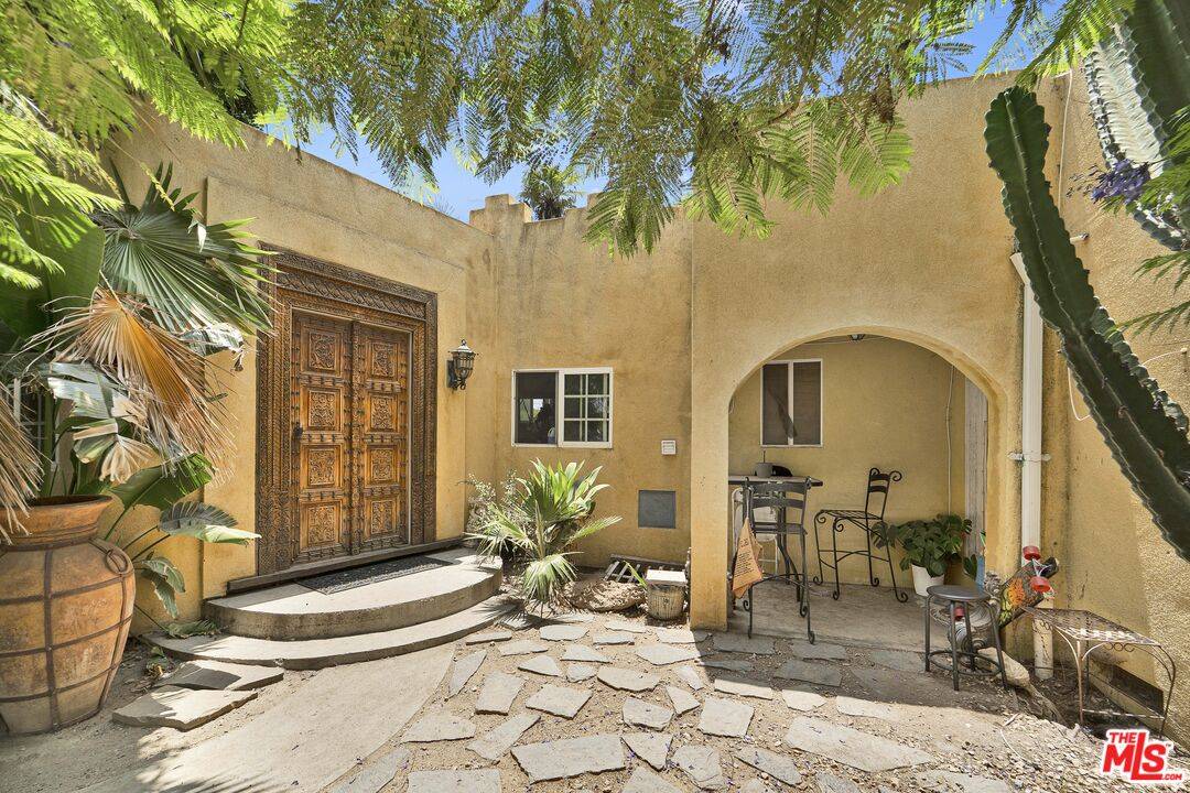 Northridge, CA 91324,9506 Yolanda Ave
