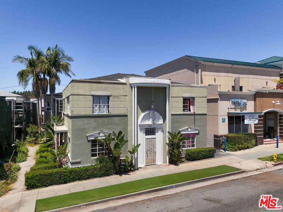 Los Angeles, CA 90027,1623 Hillhurst Ave