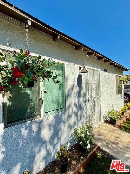 Los Angeles, CA 91306,20841 Community St