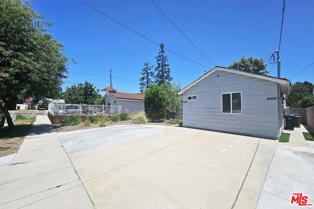 Northridge, CA 91325,8454 Zelzah Ave