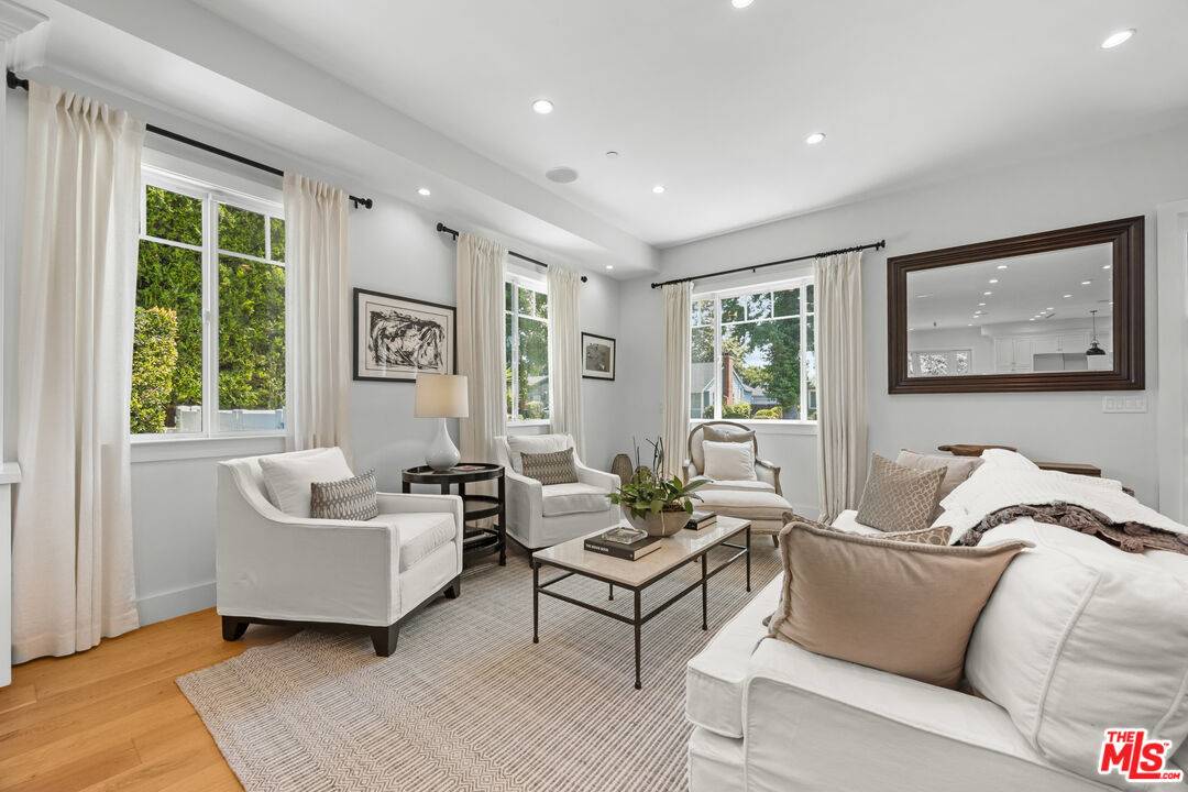 Sherman Oaks, CA 91423,4943 Stern Ave