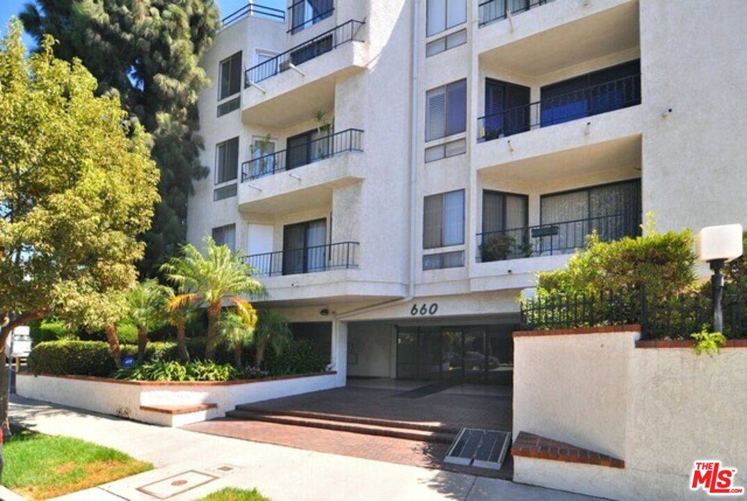 West Hollywood, CA 90048,660 N Sweetzer Ave #204