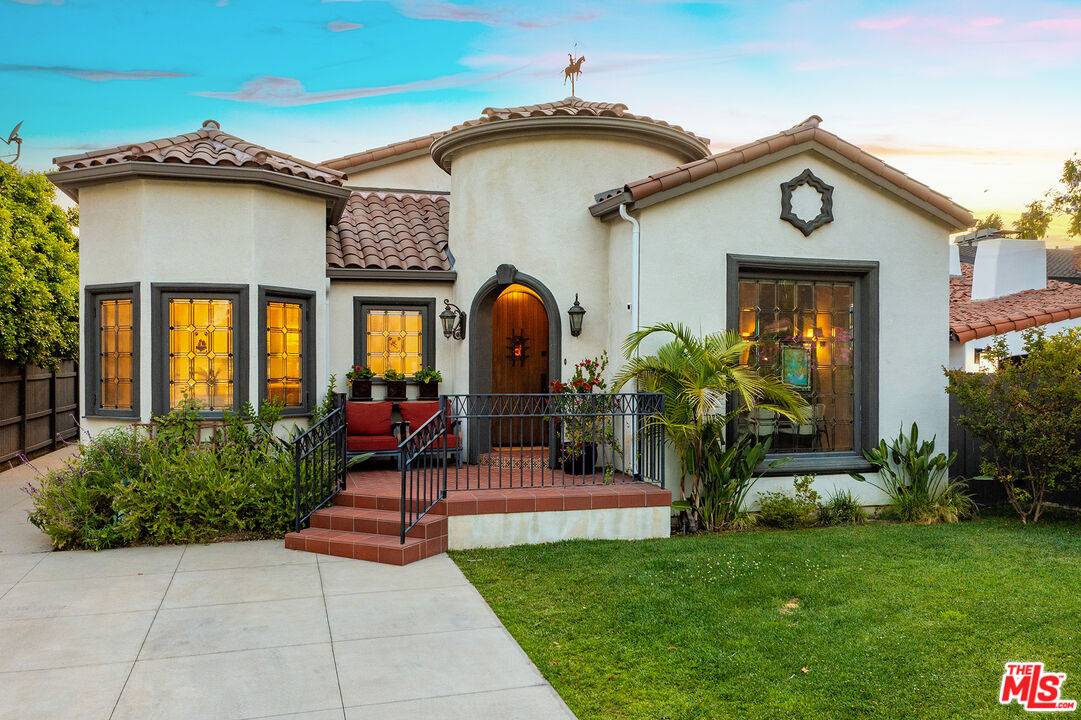 Toluca Lake, CA 91602,4359 Clybourn Ave