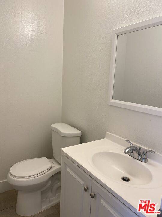 Los Angeles, CA 90011,4252 Woodlawn Ave #6