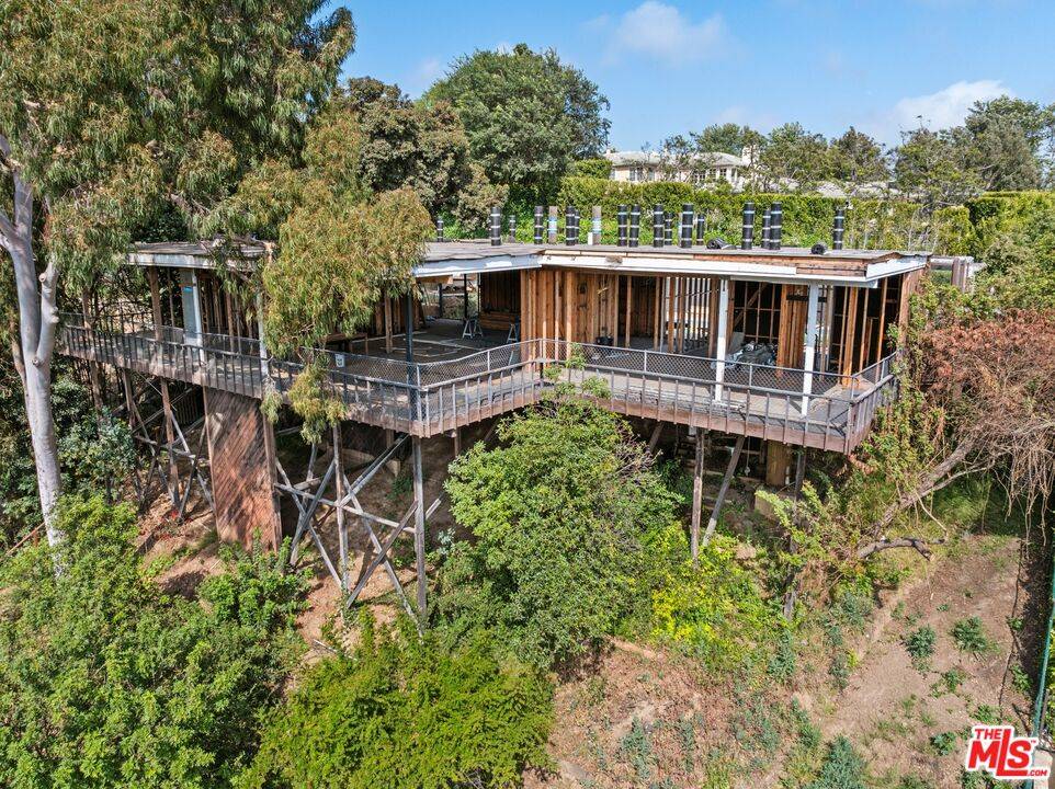 Pacific Palisades, CA 90272,1545 Umeo Rd