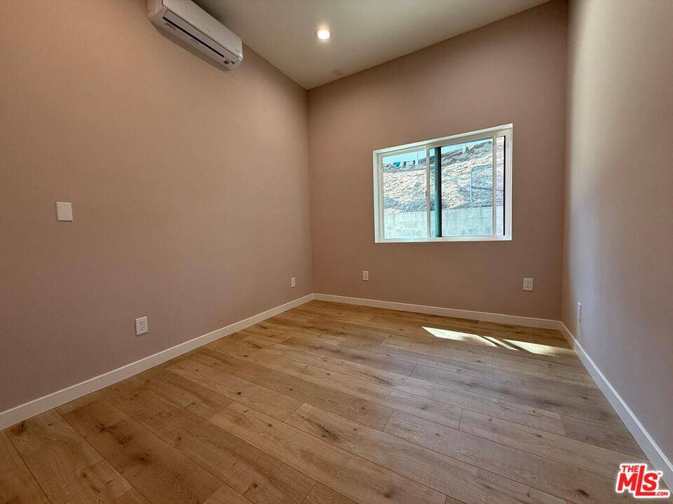 Sunland, CA 91040,10212 Kalua Dr