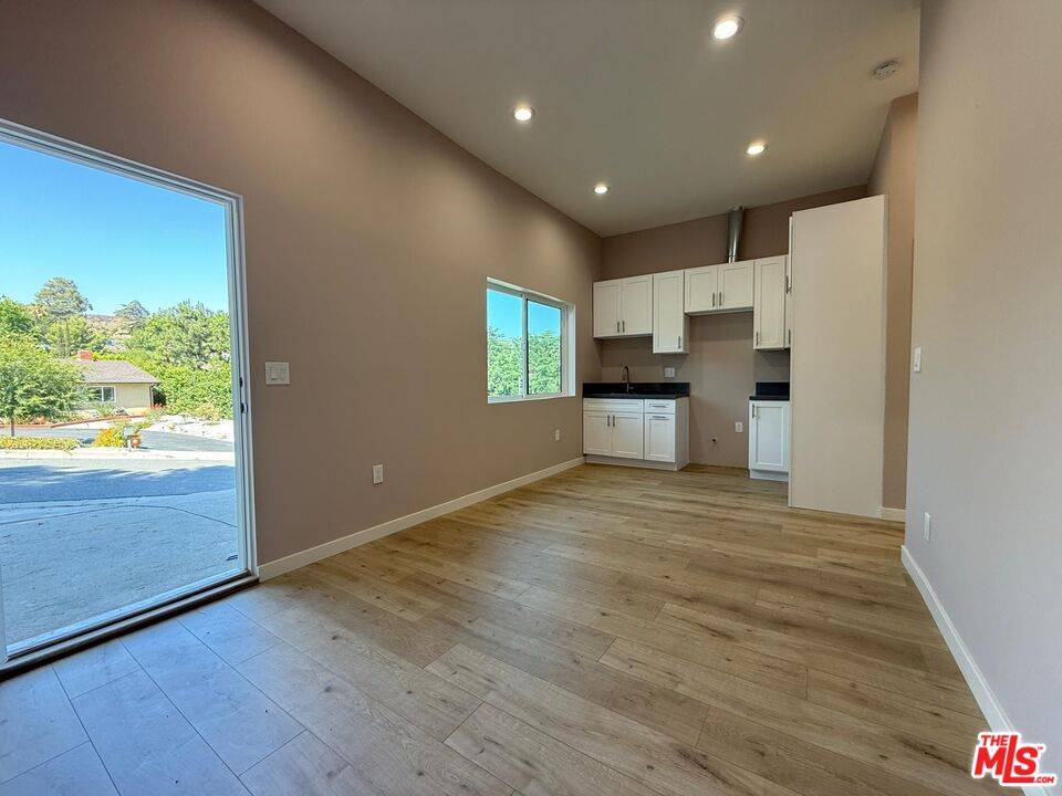 Sunland, CA 91040,10212 Kalua Dr