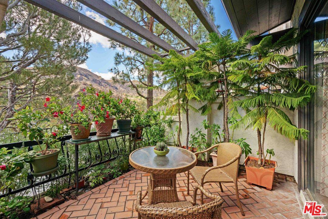 Pacific Palisades, CA 90272,1490 Palisades Dr