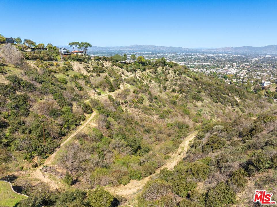 Beverly Hills, CA 90210,3430 Dixie Canyon Ave