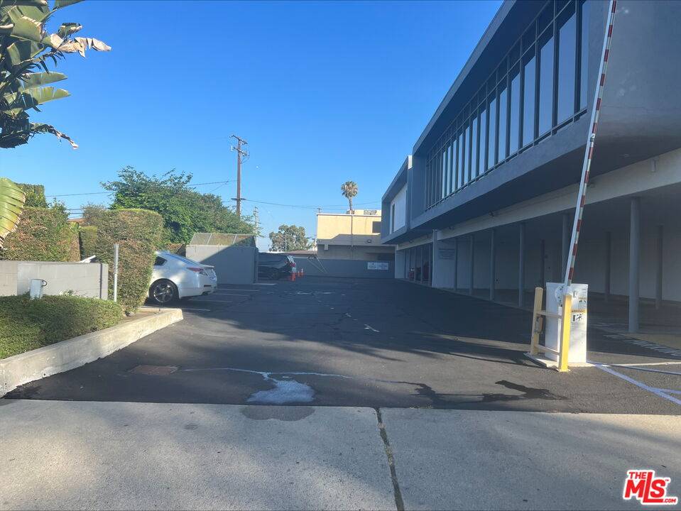 Downey, CA 90240,8130 Florence Ave #200