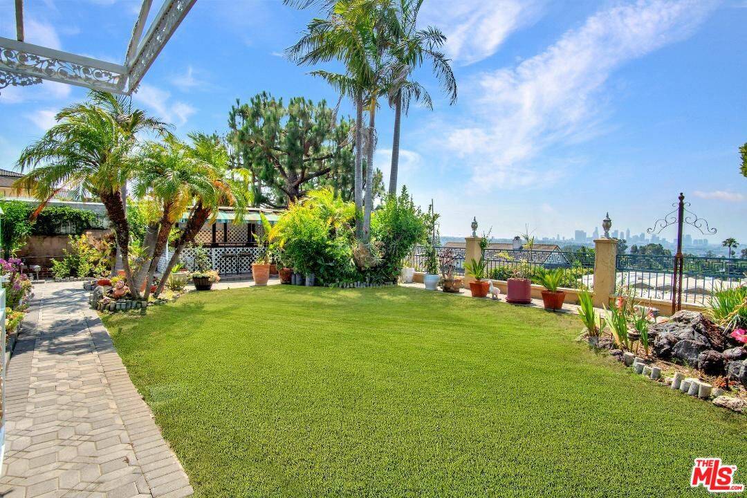 Los Angeles, CA 90027,5222 Los Franciscos Way