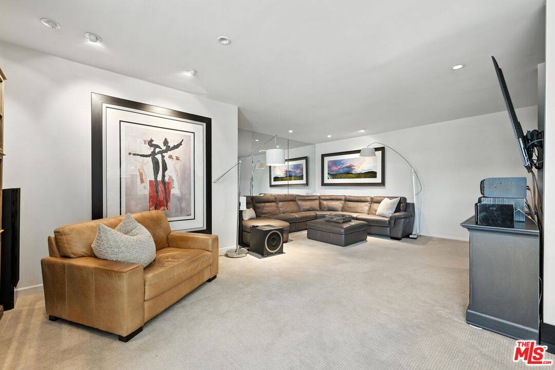 Encino, CA 91316,4949 Genesta Ave #308