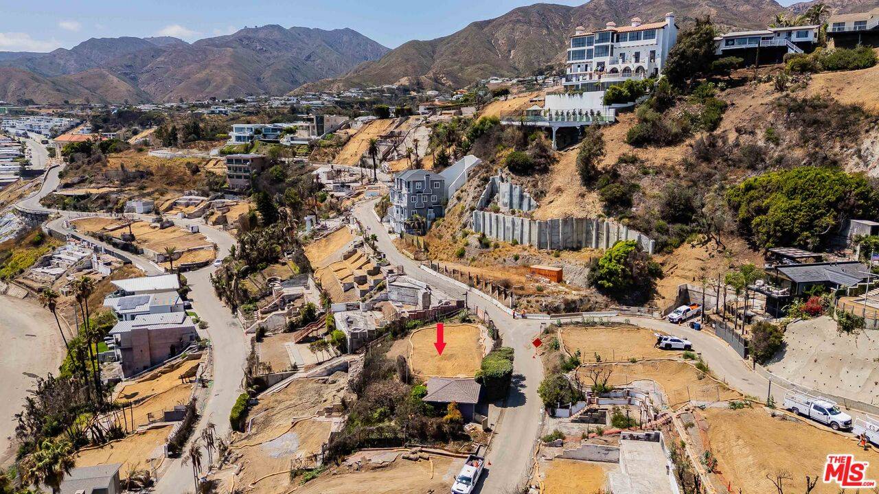 Pacific Palisades, CA 90272,17740 Castellammare Dr