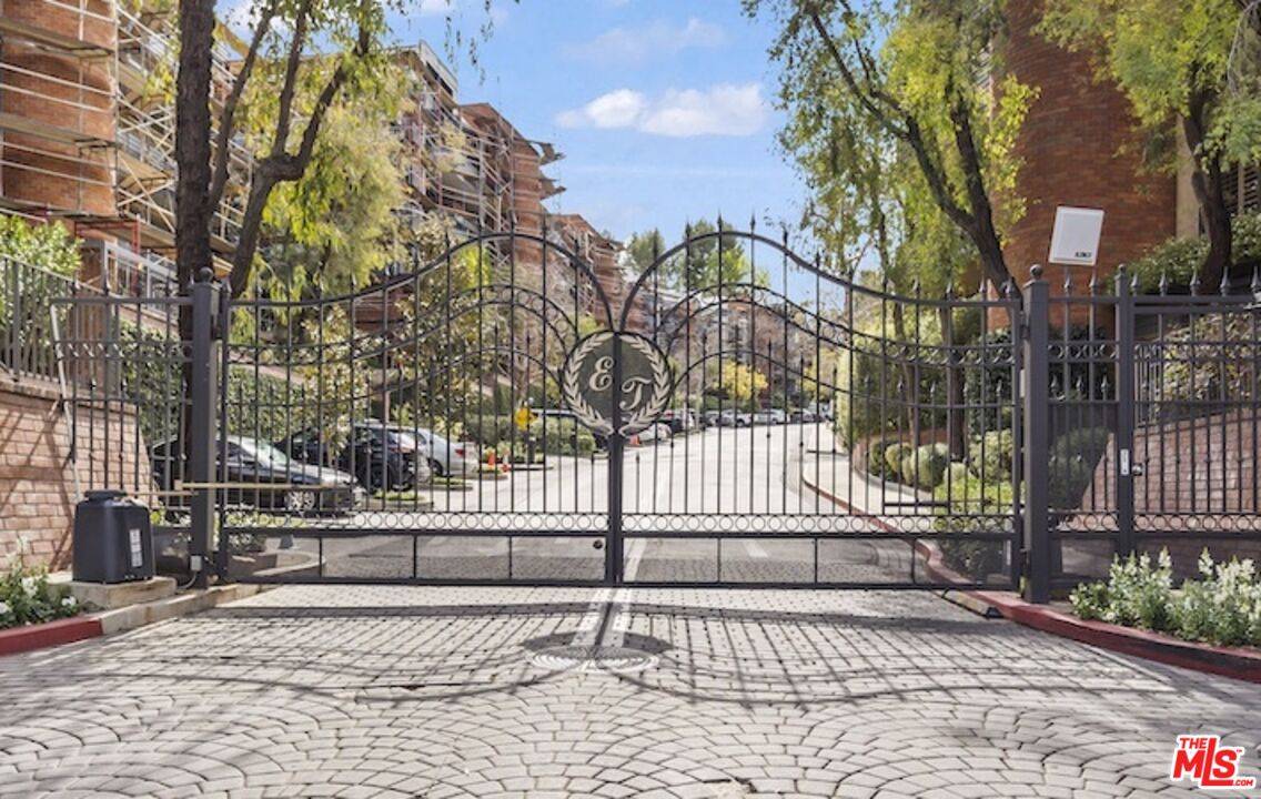 Encino, CA 91436,4752 Park Encino Ln #212