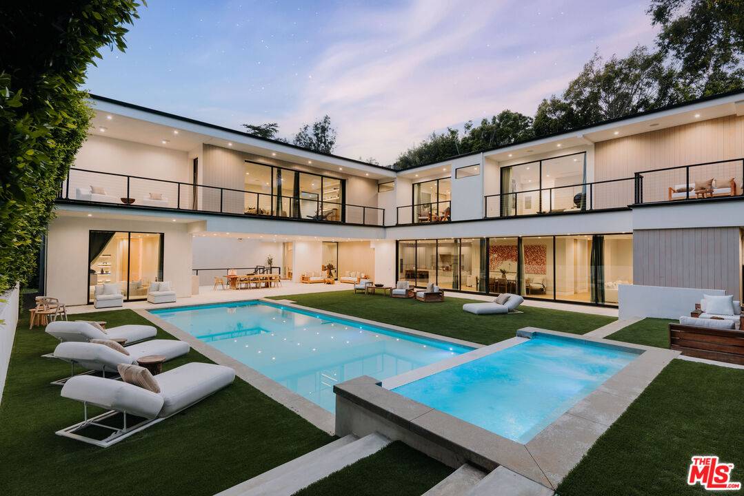 Los Angeles, CA 90049,260 S Canyon View Dr