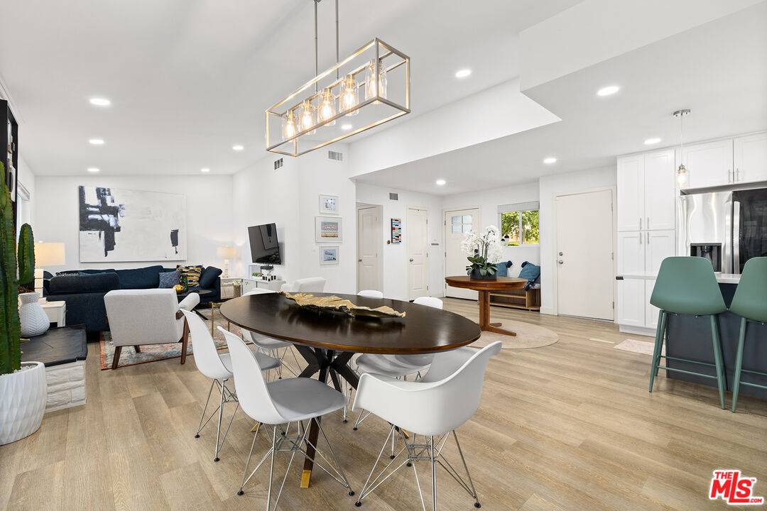 Encino, CA 91316,5903 Graves Ave