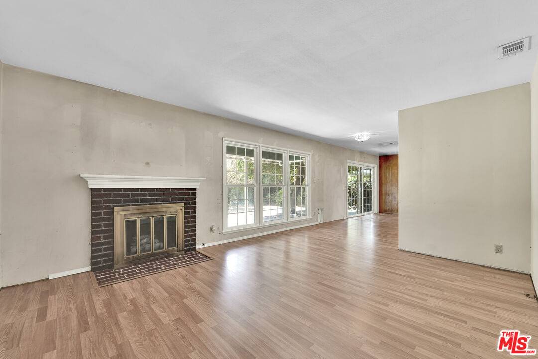 Reseda, CA 91335,8045 Garden Grove Ave