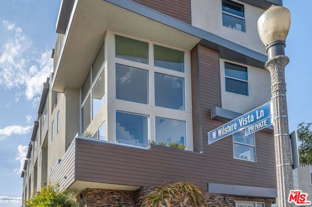 Los Angeles, CA 90019,5407 W Wilshire Vista Ln