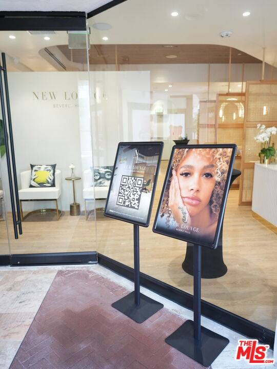 Beverly Hills, CA 90210,421 N Rodeo Dr