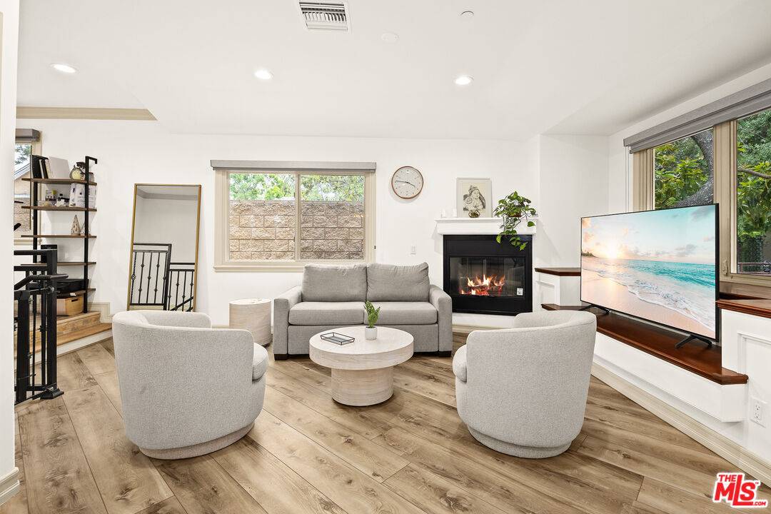 Pasadena, CA 91106,272 N Chester Ave #101