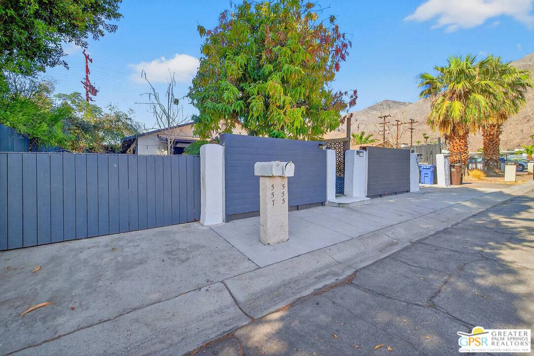 Palm Springs, CA 92264,555 E Calle Roca