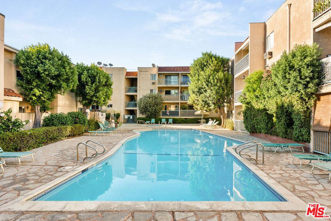 Tarzana, CA 91356,18307 Burbank Blvd #336
