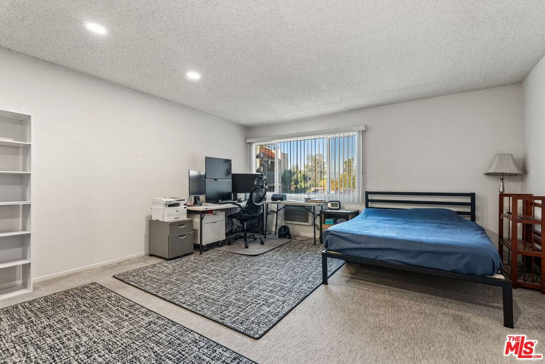 Tarzana, CA 91356,18307 Burbank Blvd #336