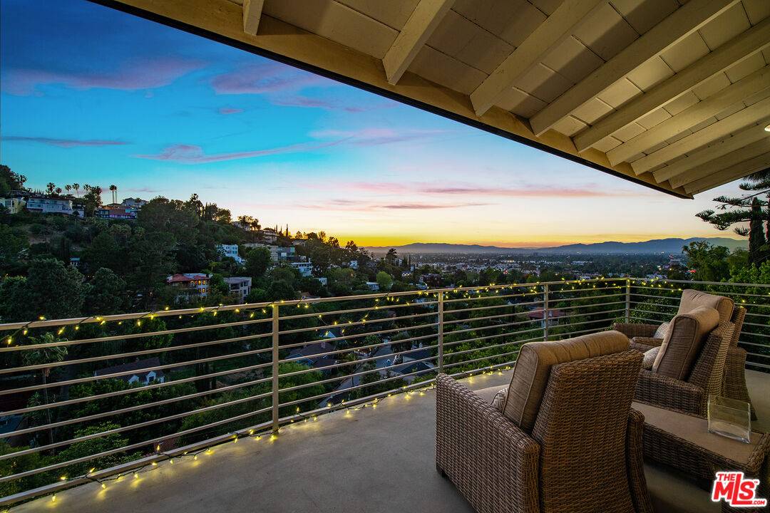 Sherman Oaks, CA 91423,3909 Glenridge Dr