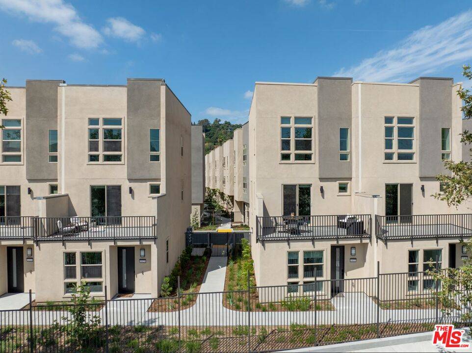 Los Angeles, CA 90039,2703 N Rana Way