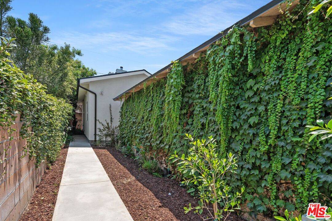 North Hollywood, CA 91605,6916 Bellingham Ave