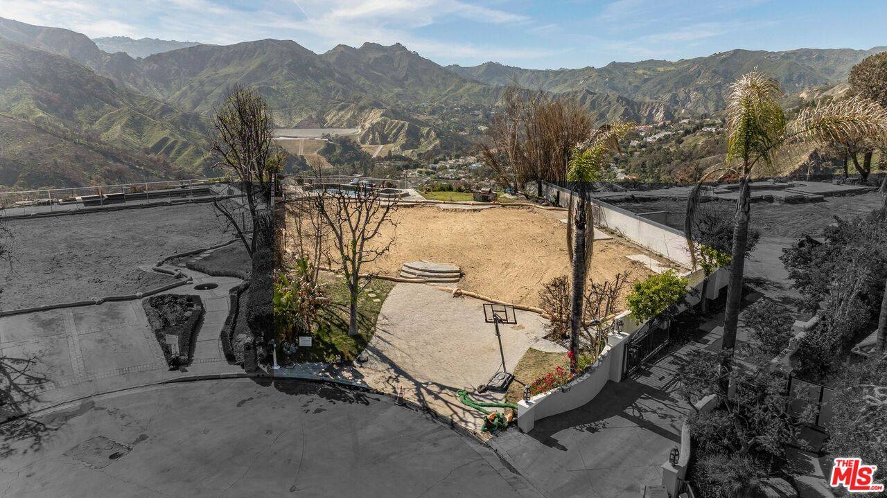 Pacific Palisades, CA 90272,1117 Cumbre Alta Ct