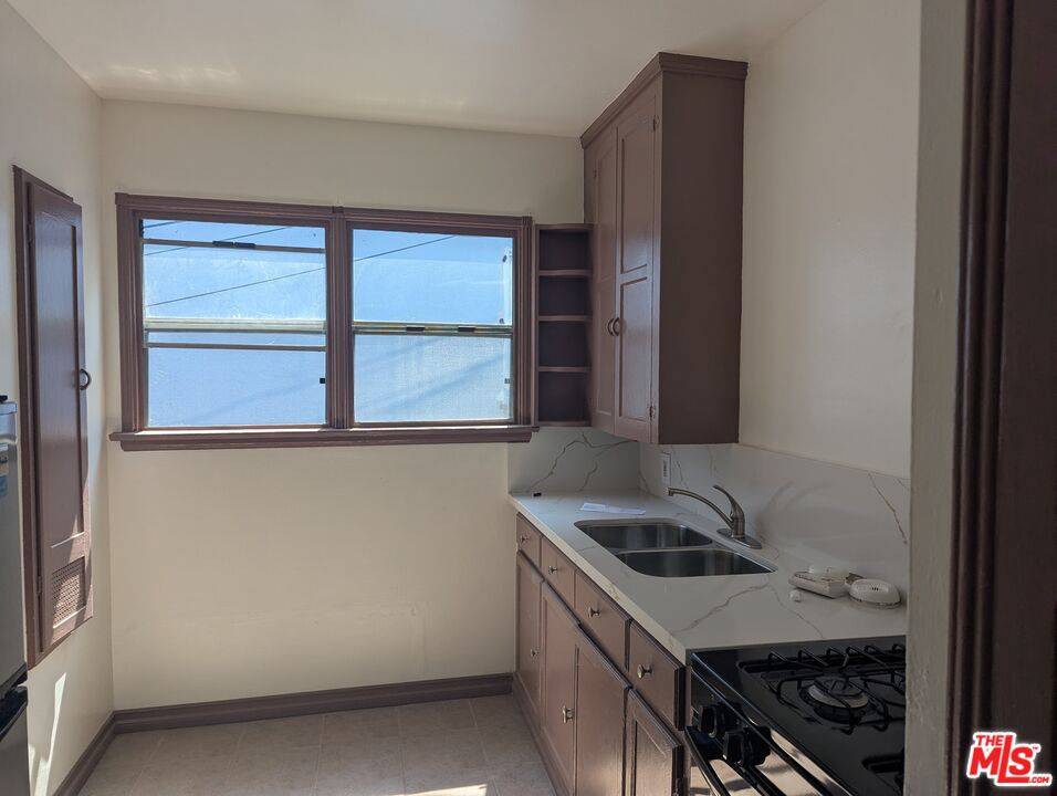 Los Angeles, CA 90037,644 W 40th Pl