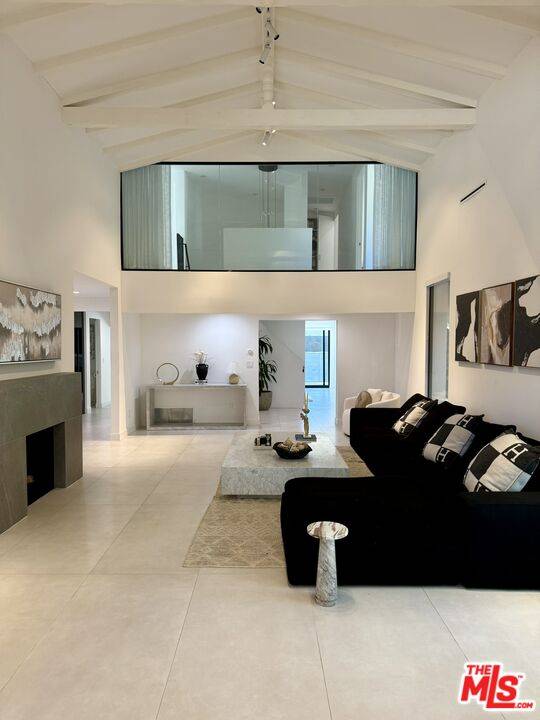 Beverly Hills, CA 90212,201 S Bedford Dr