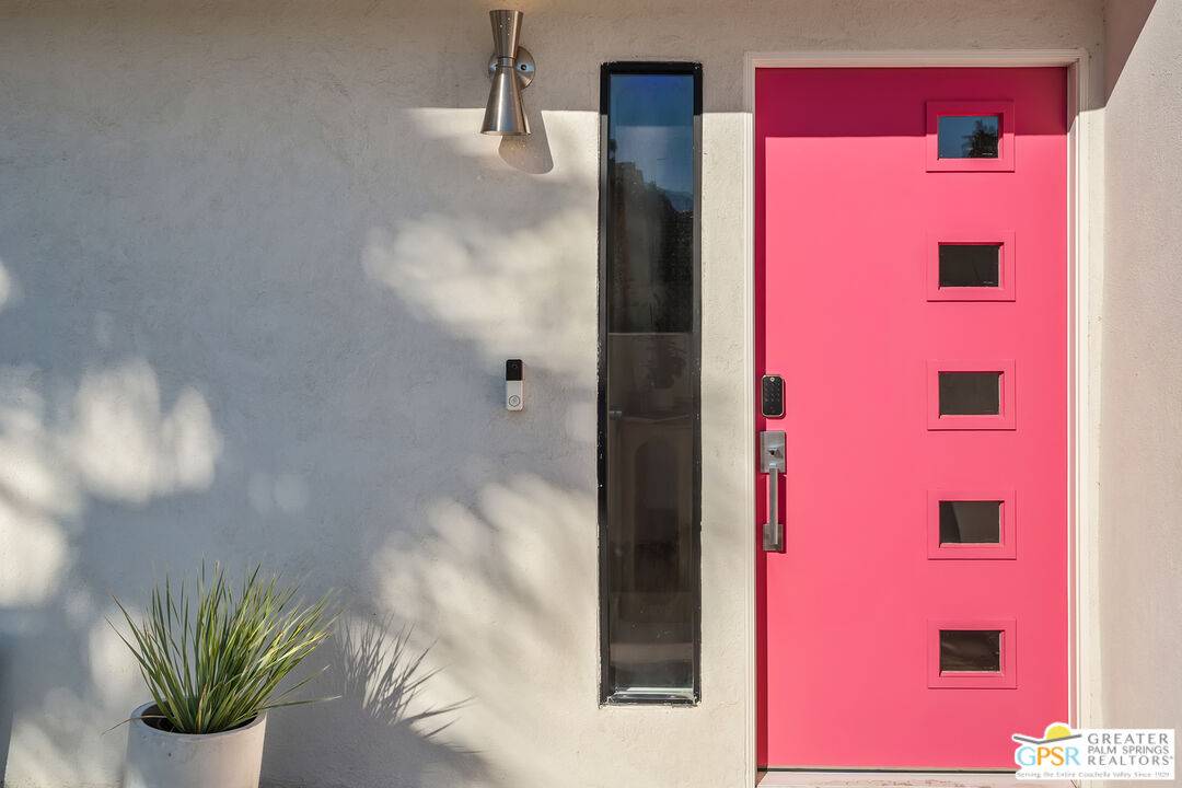 Palm Springs, CA 92262,888 E El Conquistador