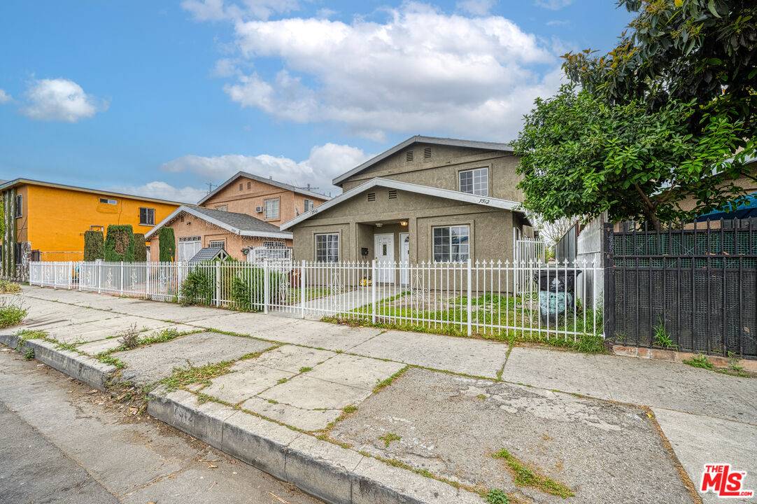 Los Angeles, CA 90003,7510 Avalon Blvd