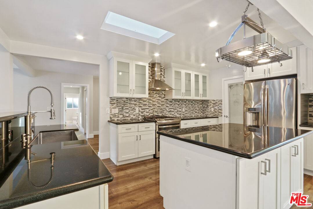 Rancho Palos Verdes, CA 90275,28745 N Enrose Ave