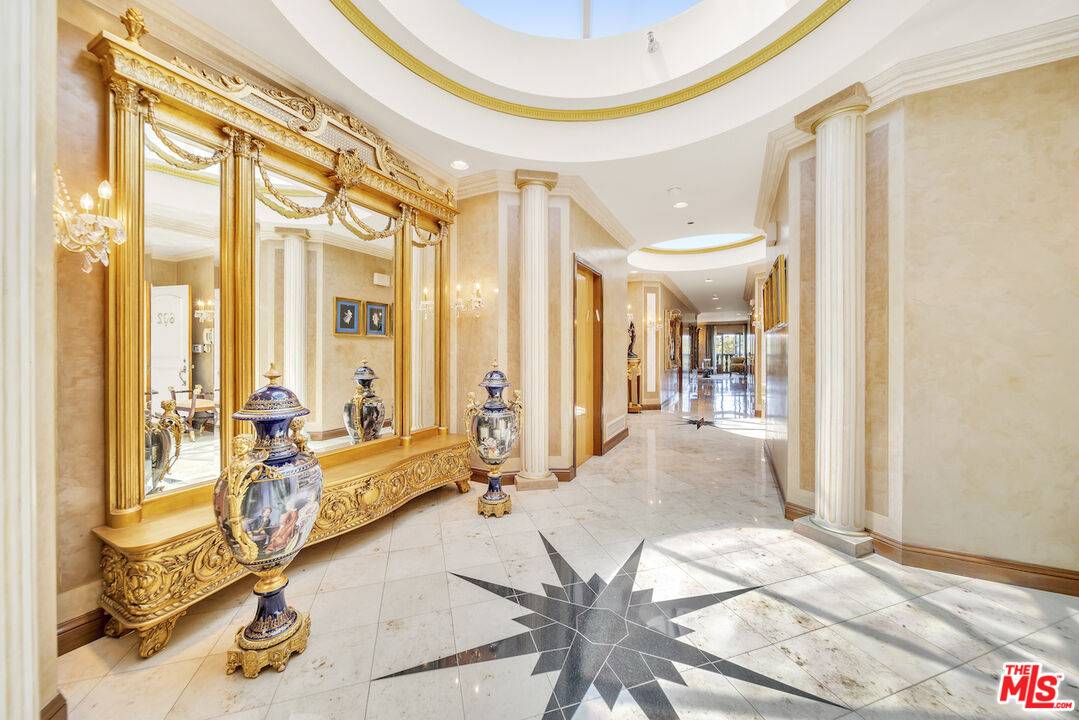 Beverly Hills, CA 90210,425 N Maple Dr #PH 602