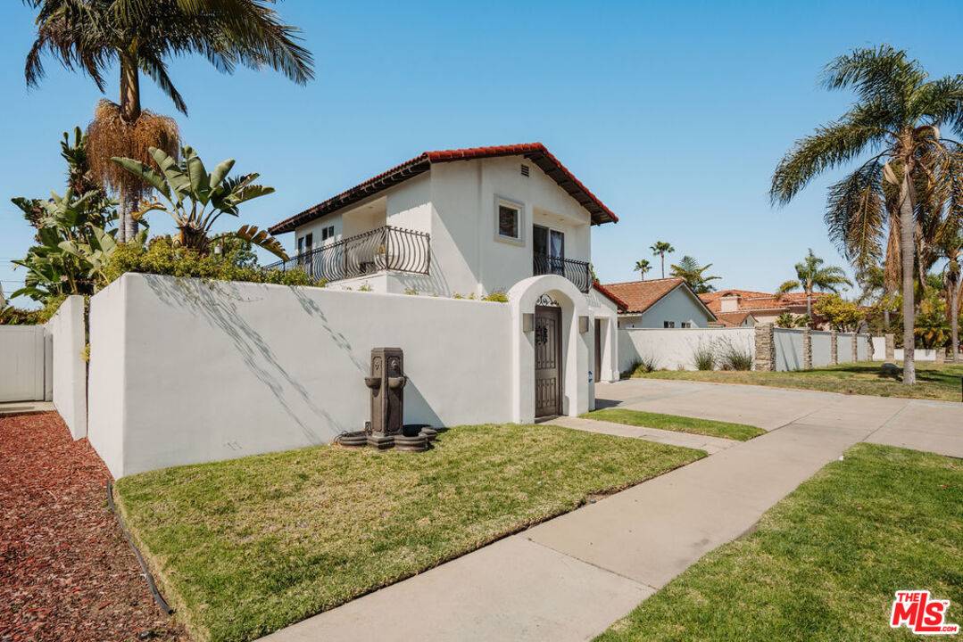 Costa Mesa, CA 92627,2039 Irvine Ave