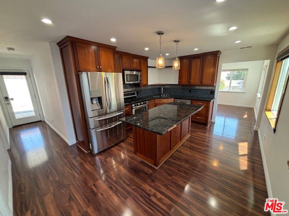 Montrose, CA 91020,2535 Mary St