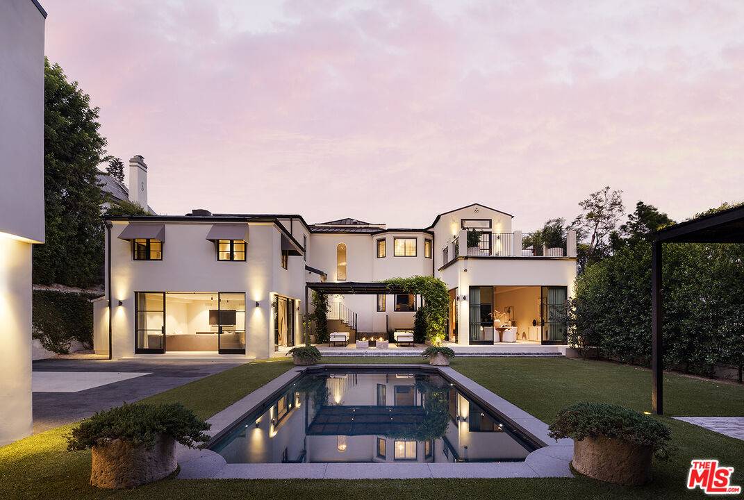 Los Angeles, CA 90027,2401 Nottingham Ave