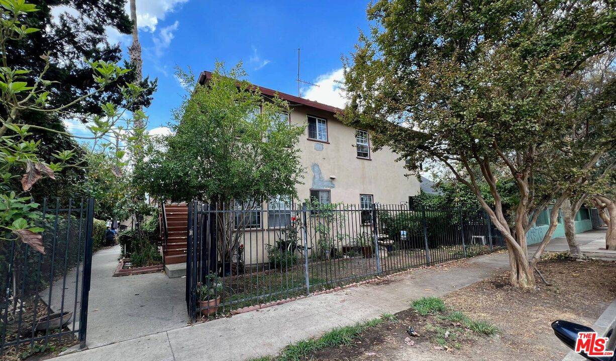 North Hollywood, CA 91601,5919 Whitnall Hwy