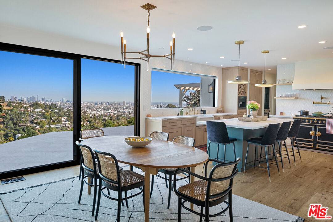 Los Angeles, CA 90068,2720 Hollyridge Dr