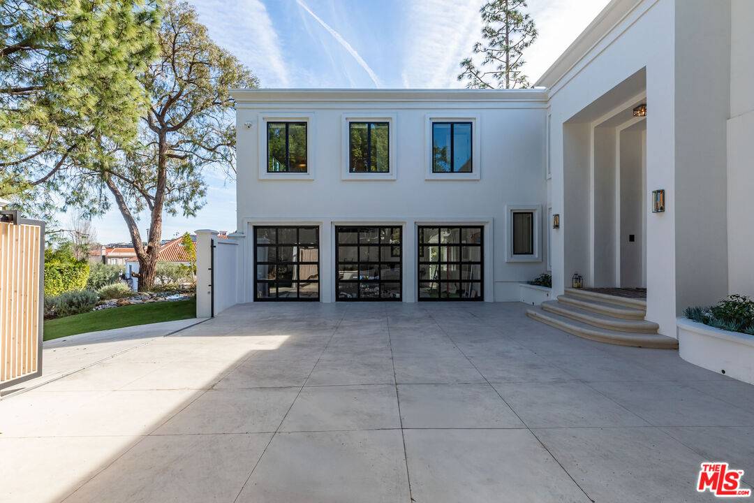 Beverly Hills, CA 90210,12000 Crest Ct