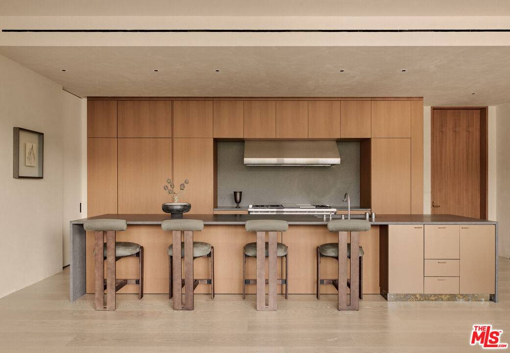 West Hollywood, CA 90069,9040 W Sunset Blvd #1002