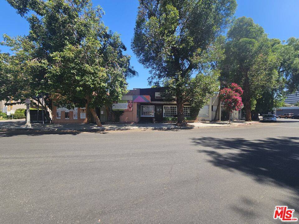 Woodland Hills, CA 91364,5301 Comercio Ln